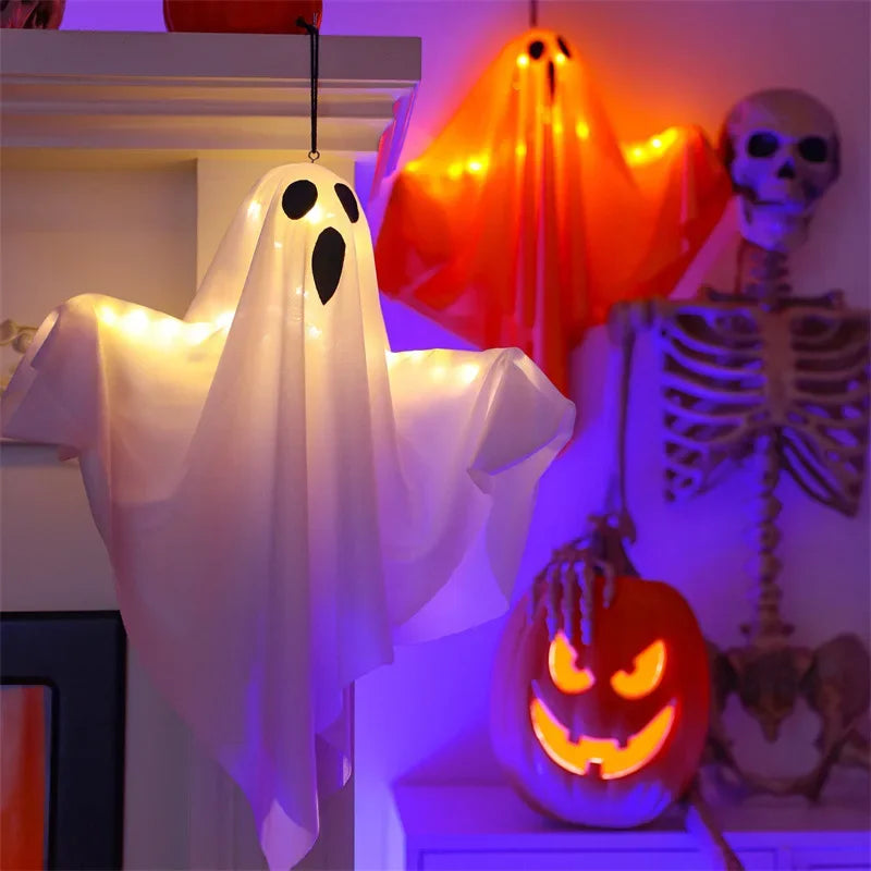 Fantasminhas de LED para decoração de Hallowen.